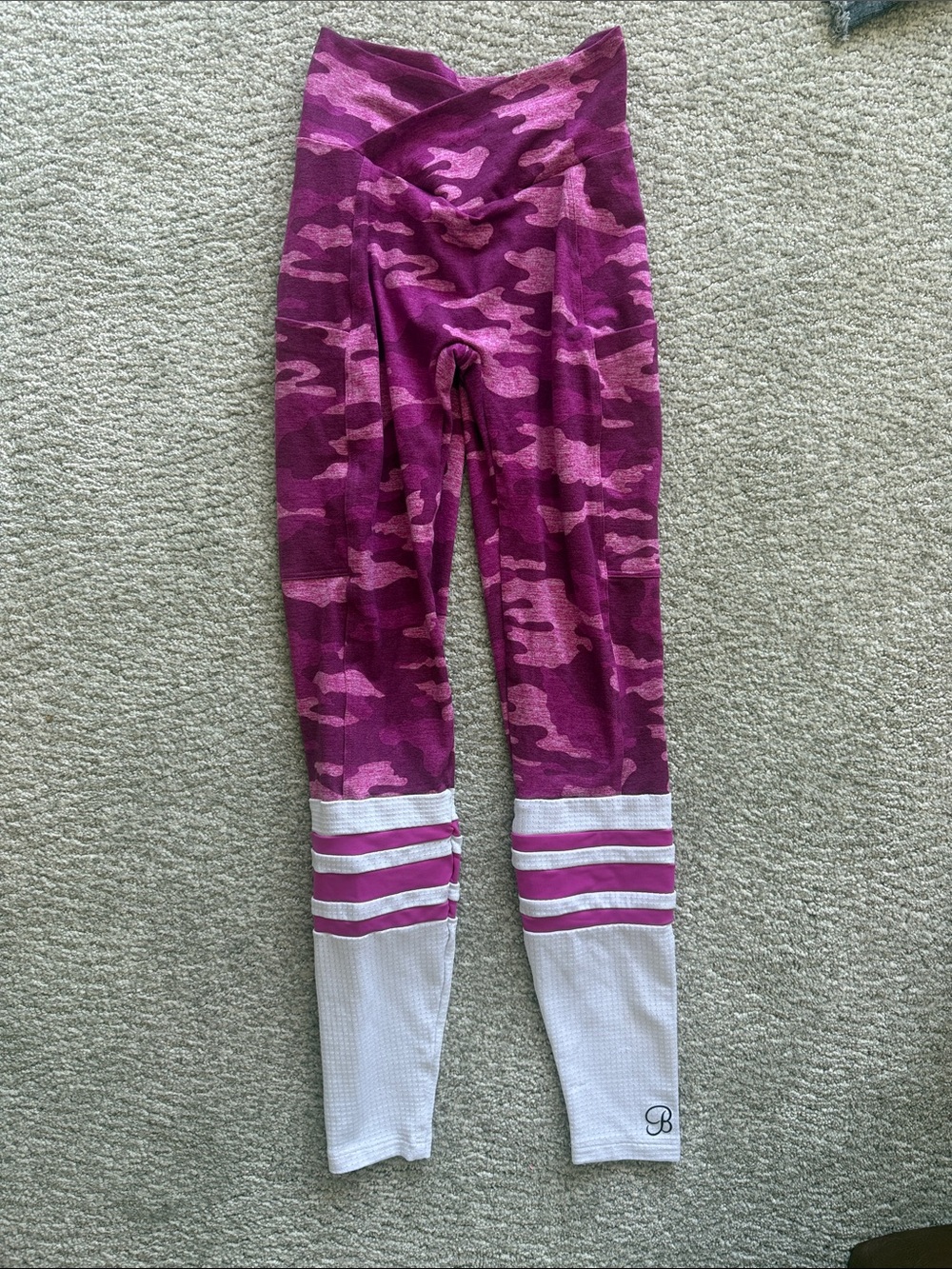 Bombshell Pink Camo Contour Leggings with White Stripe Detail Size XS